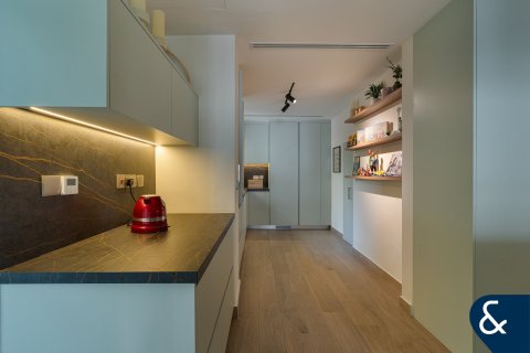 Villa in Meadows, Dubai 5 bedrooms, 381 sq.m. № 76065 - photo 4