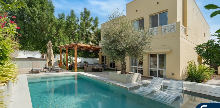 Villa in Meadows, Dubai 5 bedrooms, 381 sq.m. № 76065