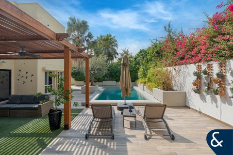 Villa in Meadows, Dubai 5 bedrooms, 381 sq.m. № 76065 - photo 15