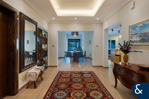 Villa in Meadows, Dubai 5 bedrooms, 381 sq.m. № 76065 - photo 6