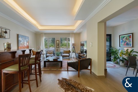 Villa in Meadows, Dubai 5 bedrooms, 381 sq.m. № 76065 - photo 7