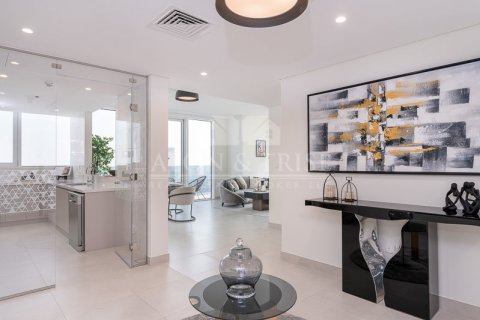 Apartment in Al Kifaf, Dubai 3 bedrooms, 164 sq.m. № 61225 - photo 4