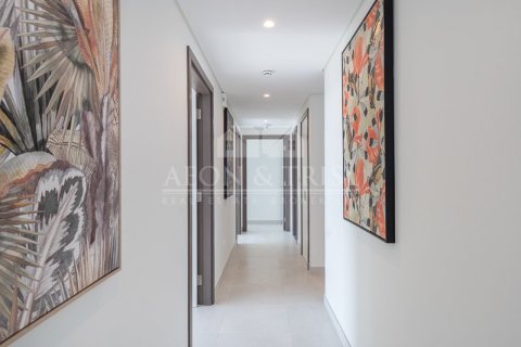 Apartment in Al Kifaf, Dubai 3 bedrooms, 164 sq.m. № 61225 - photo 3