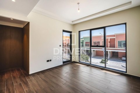 Townhouse in Damac Lagoons, Dubai 3 bedrooms, 144 sq.m. № 128221 - photo 7