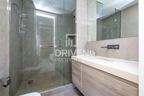 Apartment in SOL Bay, Business Bay, Dubai 1 bedroom, 97.83 sq.m. № 128222 - photo 12