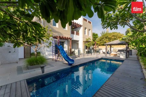 Villa in Dubai 4 bedrooms, 594.6 sq.m. № 113793 - photo 19