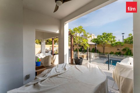 Villa in Dubai 4 bedrooms, 594.6 sq.m. № 113793 - photo 25