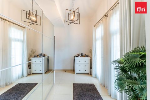 Villa in Dubai 4 bedrooms, 594.6 sq.m. № 113793 - photo 6