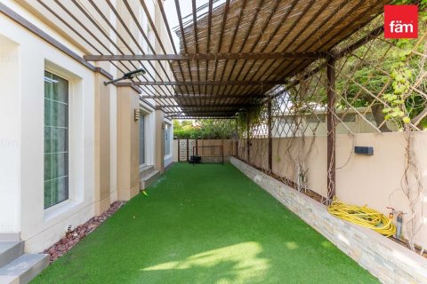 Villa in Dubai 4 bedrooms, 594.6 sq.m. № 113793 - photo 12