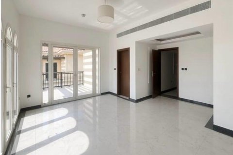Villa in Dubai 4 bedrooms, 352.8 sq.m. № 113796 - photo 9