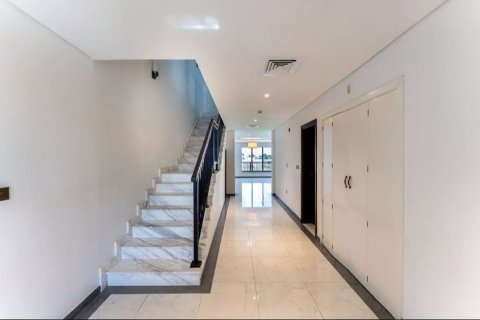 Villa in Dubai 4 bedrooms, 352.8 sq.m. № 113796 - photo 6