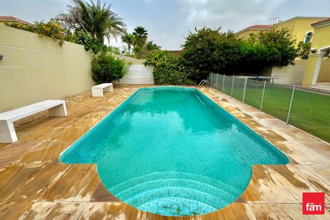 Снять в аренду виллу в Jumeirah Park, Дубай: 4 спальни, 741.8м², № 100193 - фото 29