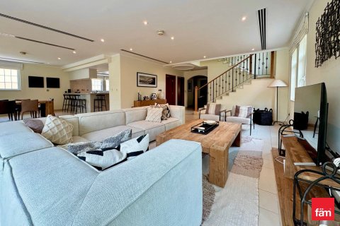 Снять в аренду виллу в Jumeirah Park, Дубай: 4 спальни, 741.8м², № 100193 - фото 4