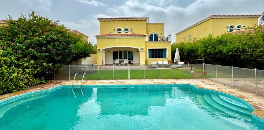 Вилла в Jumeirah Park, Дубай, 4 спальни, 741.8м², № 100193