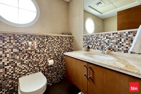 Снять в аренду виллу в Jumeirah Park, Дубай: 4 спальни, 741.8м², № 100193 - фото 22