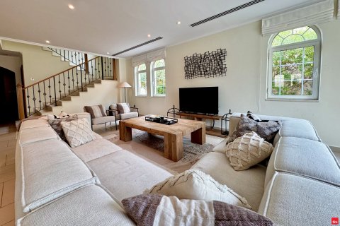 Снять в аренду виллу в Jumeirah Park, Дубай: 4 спальни, 741.8м², № 100193 - фото 2