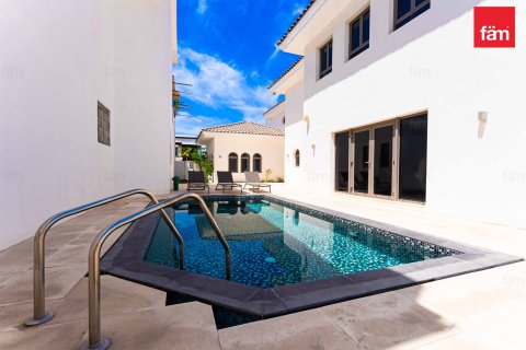 Villa in Palm Jumeirah, Dubai 4 bedrooms, 621.4 sq.m. № 9494 - photo 13