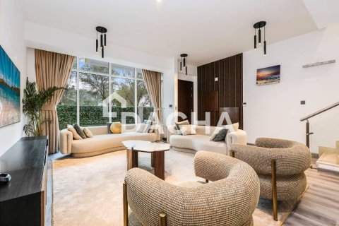 Villa in District 12, Jumeirah Village Circle, Dubai 4 bedrooms, 137 sq.m. № 110340 - photo 2
