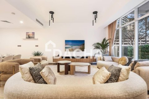 Villa in District 12, Jumeirah Village Circle, Dubai 4 bedrooms, 137 sq.m. № 110340 - photo 12