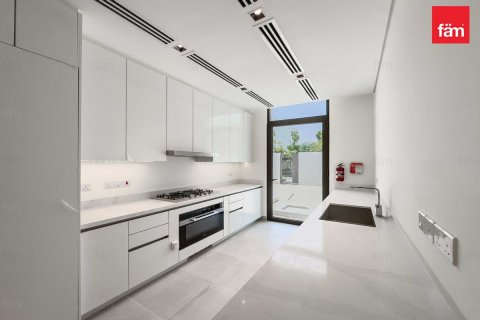 Villa en Dubai, 4 dormitorios, 570 m², № 24723 - foto 4