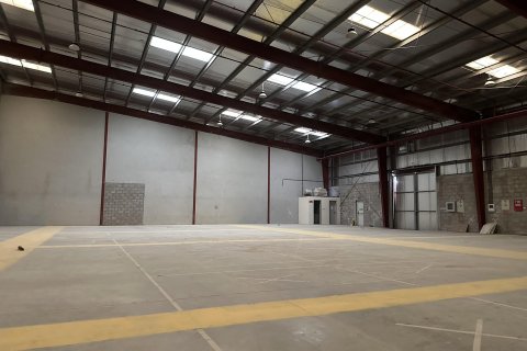 Almacén en Jebel Ali, Dubai, 975.5 m², № 4207 - foto 1