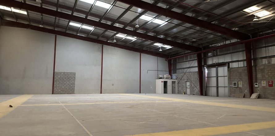 Almacén en Jebel Ali, Dubai, 975.5 m², № 4207