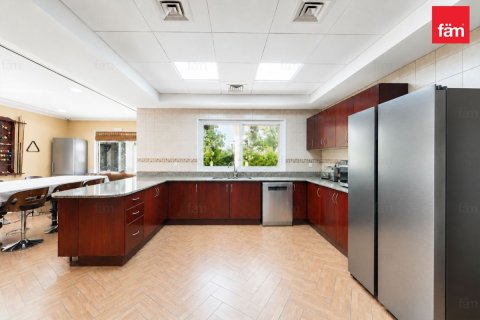 Villa in Dubai 5 bedrooms, 793.3 sq.m. № 134781 - photo 8