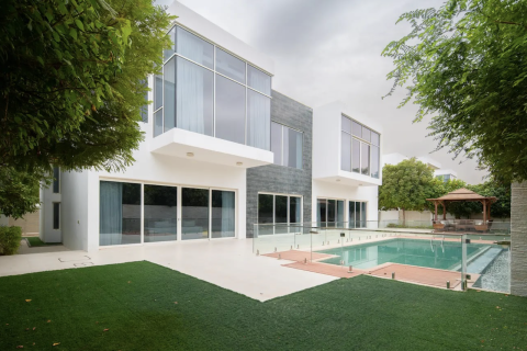 Villa en Dubai, 5 dormitorios, 777 m², № 5576 - foto 1