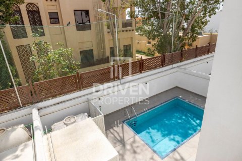 Villa en Umm Suqeim, Dubai, 4 dormitorios, 362 m², № 20889 - foto 19