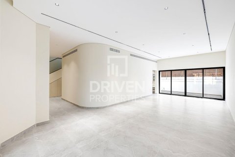 Villa en Umm Suqeim, Dubai, 4 dormitorios, 362 m², № 20889 - foto 3