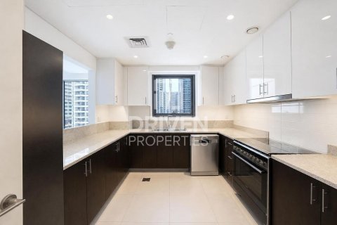 Apartment in BLVD Crescent, Downtown Dubai (Downtown Burj Dubai), Dubai 2 bedrooms, 151.62 sq.m. № 128891 - photo 12