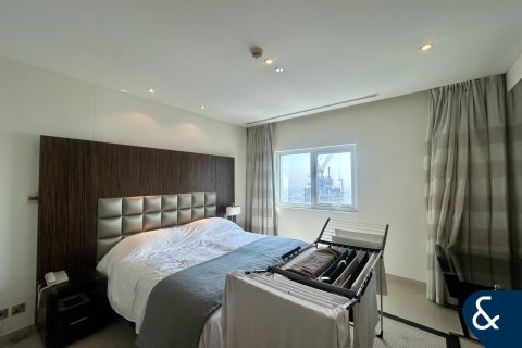 Apartment in Jumeirah Lake Towers, Dubai 2 bedrooms, 117 sq.m. № 98422 - photo 9