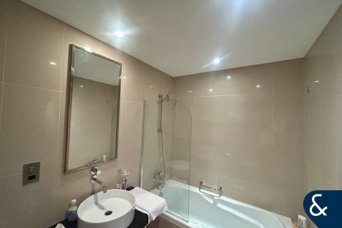 Apartment in Jumeirah Lake Towers, Dubai 2 bedrooms, 117 sq.m. № 98422 - photo 7