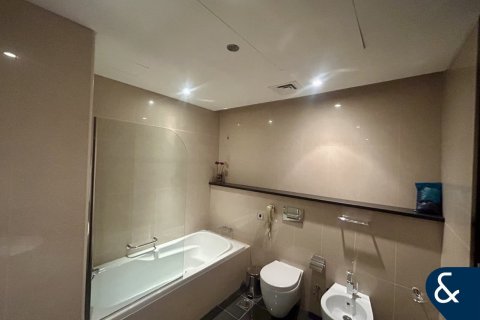 Apartment in Jumeirah Lake Towers, Dubai 2 bedrooms, 117 sq.m. № 98422 - photo 12