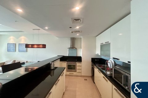 Apartment in Jumeirah Lake Towers, Dubai 2 bedrooms, 117 sq.m. № 98422 - photo 3