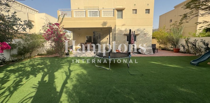 Villa in Meadows 1, Meadows, Dubai 3 bedrooms, 310.761 sq.m. № 63872