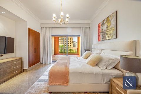 Apartment in The Fairmont Palm Residences, Palm Jumeirah, Dubai 2 bedrooms, 185 sq.m. № 76171 - photo 9