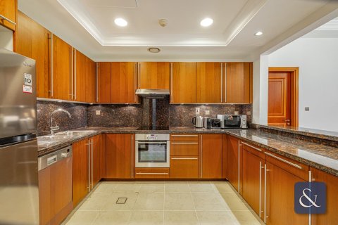 Apartment in The Fairmont Palm Residences, Palm Jumeirah, Dubai 2 bedrooms, 185 sq.m. № 76171 - photo 4