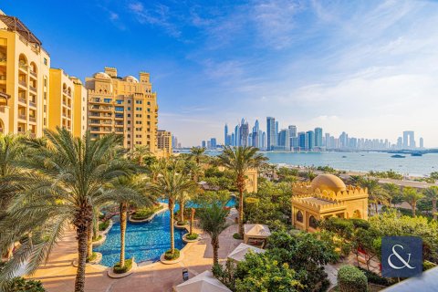 Apartment in The Fairmont Palm Residences, Palm Jumeirah, Dubai 2 bedrooms, 185 sq.m. № 76171 - photo 1