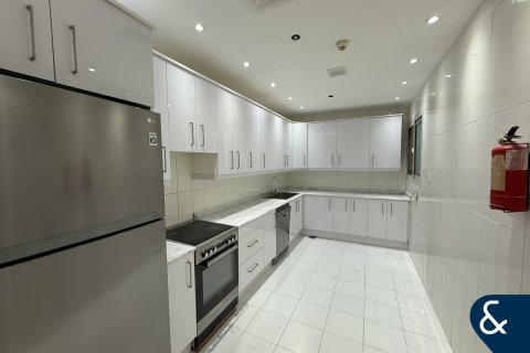 Снять в аренду квартиру в Дубай Марине, Дубай: 4 спальни, 224м², № 76167 - фото 5