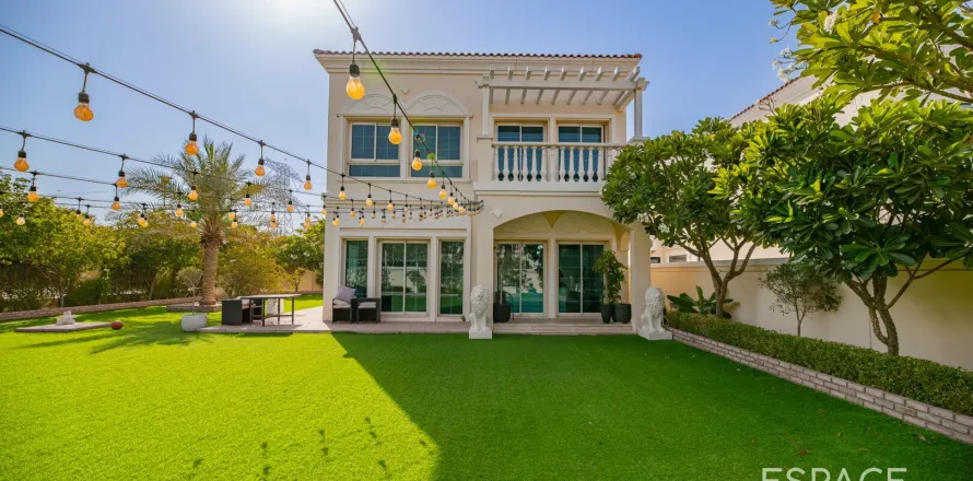 Villa à Jumeirah Village Triangle, Dubai, 2 chambres, 250 m², № 62287
