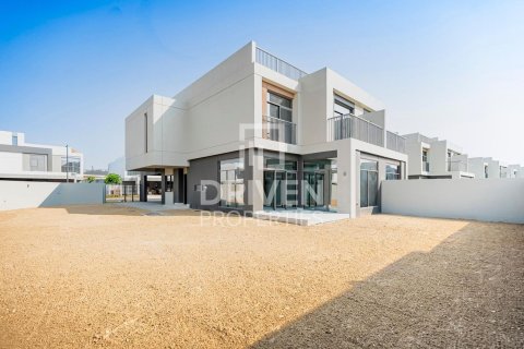 Villa en The Pulse, Dubai South (Dubai World Central), Dubai, 5 dormitorios, 307 m², № 66596 - foto 3