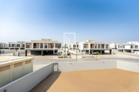 Villa en The Pulse, Dubai South (Dubai World Central), Dubai, 5 dormitorios, 307 m², № 66596 - foto 1