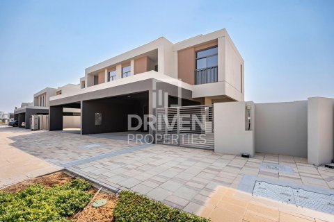Villa en The Pulse, Dubai South (Dubai World Central), Dubai, 5 dormitorios, 307 m², № 66596 - foto 2