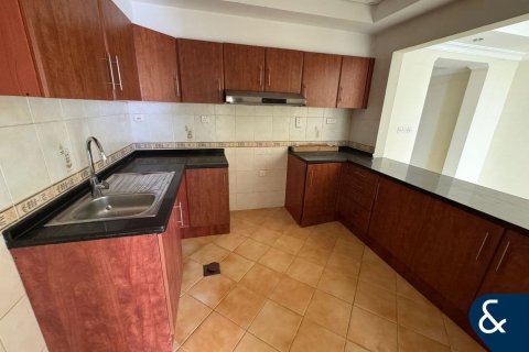 Apartment in Jumeirah Lake Towers, Dubai 2 bedrooms, 110 sq.m. № 98917 - photo 11