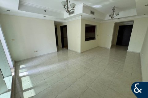 Apartment in Jumeirah Lake Towers, Dubai 2 bedrooms, 110 sq.m. № 98917 - photo 2