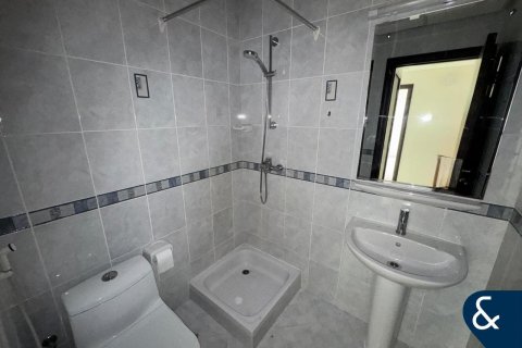 Apartment in Jumeirah Lake Towers, Dubai 2 bedrooms, 110 sq.m. № 98917 - photo 14