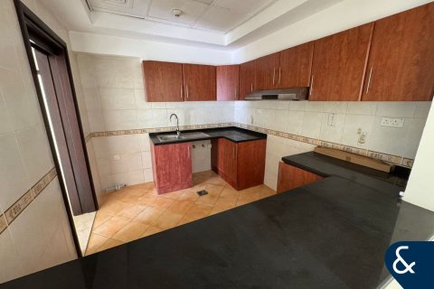 Apartment in Jumeirah Lake Towers, Dubai 2 bedrooms, 110 sq.m. № 98917 - photo 12