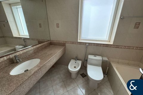 Apartment in Jumeirah Lake Towers, Dubai 2 bedrooms, 110 sq.m. № 98917 - photo 13