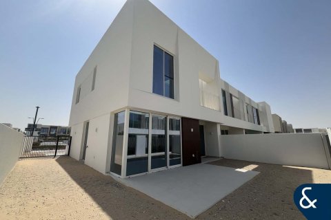 Villa in Nara, The Valley, Dubai 4 bedrooms, 258 sq.m. № 76413 - photo 1